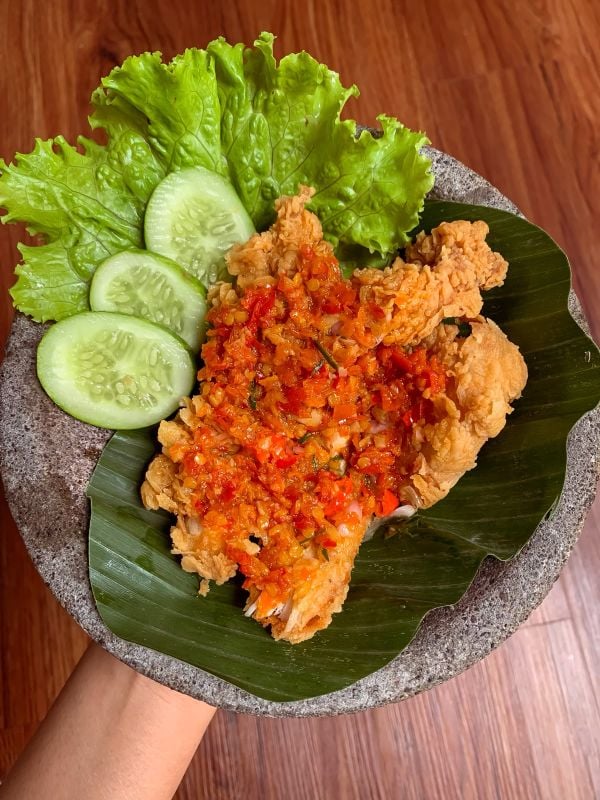Ayam geprek sambal merah