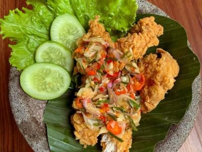 Ayam geprek sambal matah