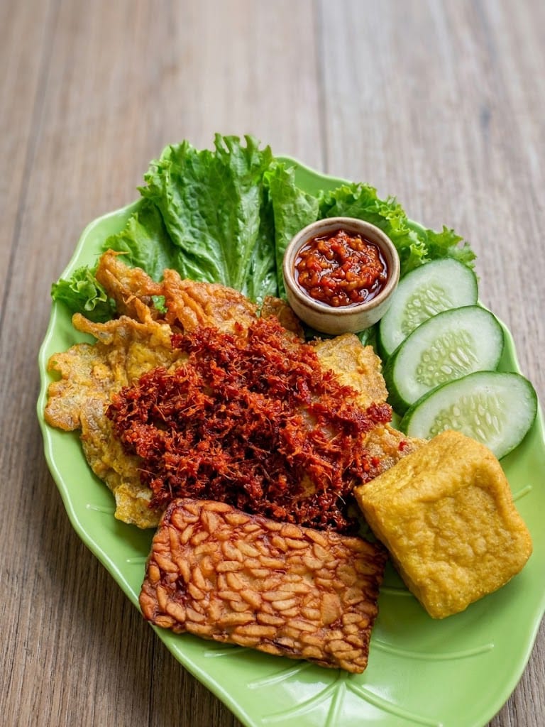 telor lengkuas,lalaban,tempe,tahu,sambal