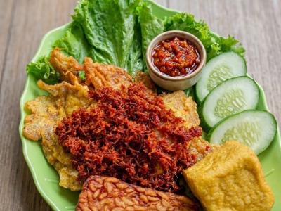telor lengkuas,lalaban,tempe,tahu,sambal