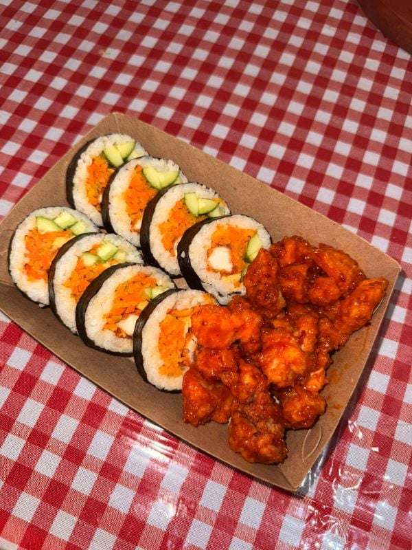 Kimbab 8 Potong & Ayam Saus
